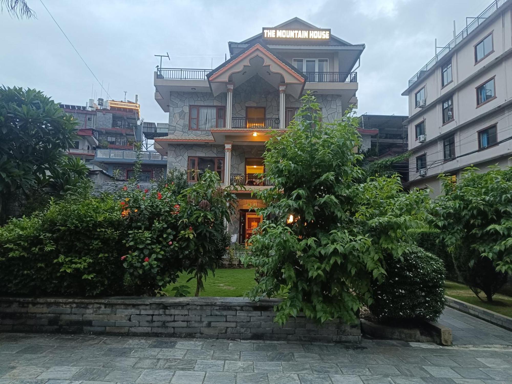 Hotel The Mountain House à Pokhara Extérieur photo